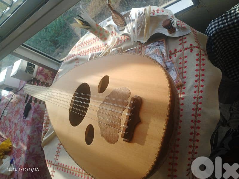 عود  بسعر 110$ فقط مع شنطة وريش 1