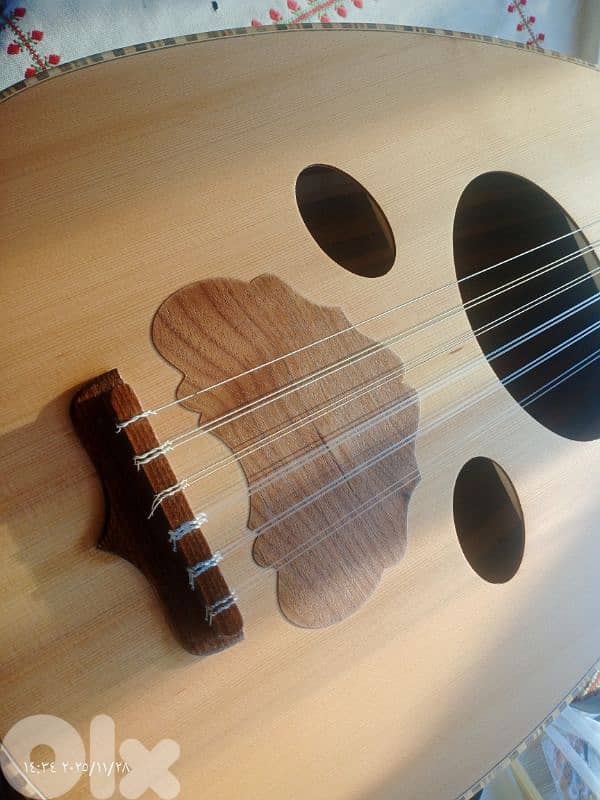 عود  بسعر 110$ فقط مع شنطة وريش 2