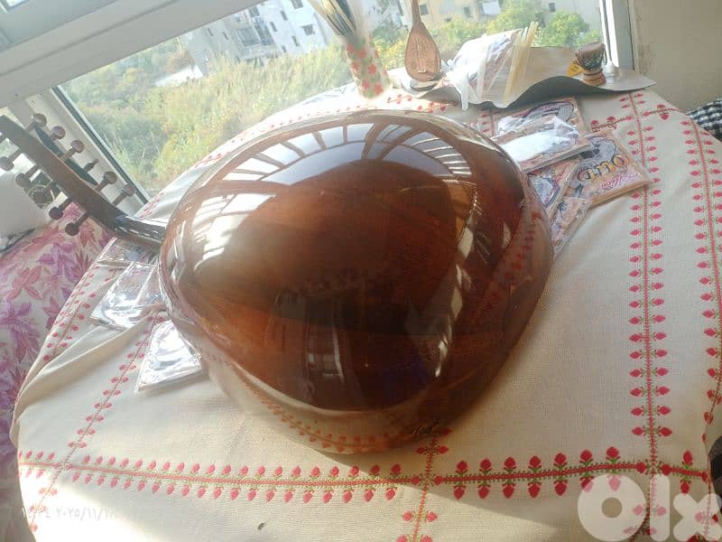 عود  بسعر 110$ فقط مع شنطة وريش 8