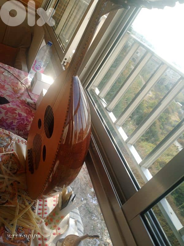 عود  بسعر 110$ فقط مع شنطة وريش 10