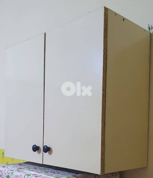 خزانة  مطبخ  نضيف عدد ١ طول ٦٠ عرض٧٠  غمق ٣٢  بيروت ٣٠ دولار  ٠٣٧٢٣٨٩٥ 3