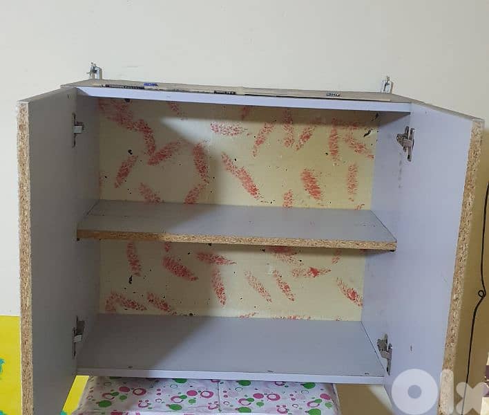 خزانة  مطبخ  نضيف عدد ١ طول ٦٠ عرض٧٠  غمق ٣٢  بيروت ٣٠ دولار  ٠٣٧٢٣٨٩٥ 5