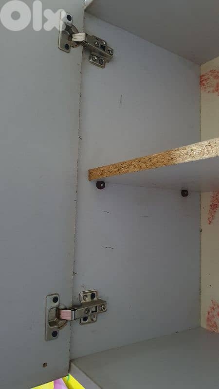 خزانة  مطبخ  نضيف عدد ١ طول ٦٠ عرض٧٠  غمق ٣٢  بيروت ٣٠ دولار  ٠٣٧٢٣٨٩٥ 6