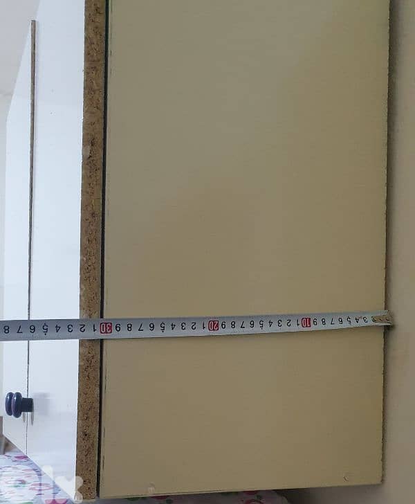 خزانة  مطبخ  نضيف عدد ١ طول ٦٠ عرض٧٠  غمق ٣٢  بيروت ٣٠ دولار  ٠٣٧٢٣٨٩٥ 8