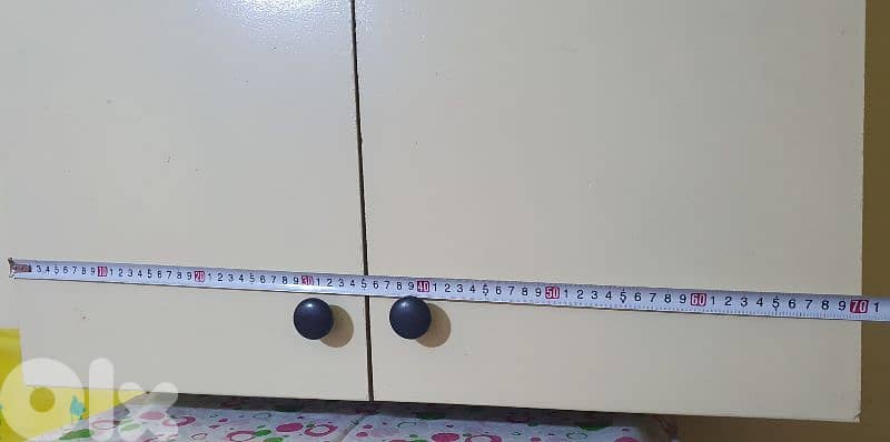 خزانة  مطبخ  نضيف عدد ١ طول ٦٠ عرض٧٠  غمق ٣٢  بيروت ٣٠ دولار  ٠٣٧٢٣٨٩٥ 9