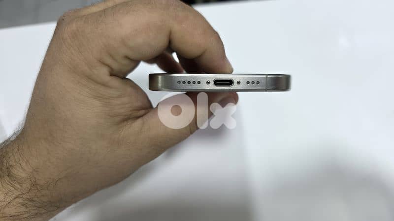 iphone 15 pro 256gb titanium like new 3