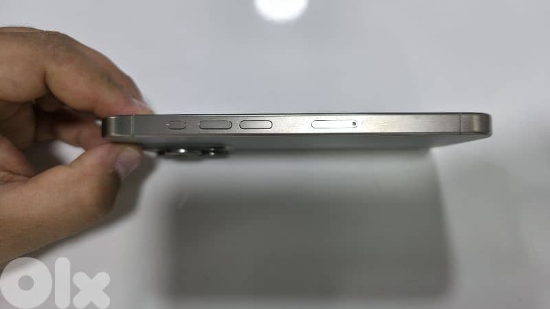 iphone 15 pro 256gb titanium like new 4