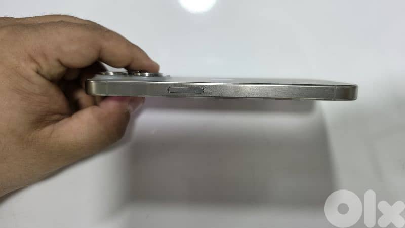 iphone 15 pro 256gb titanium like new 5