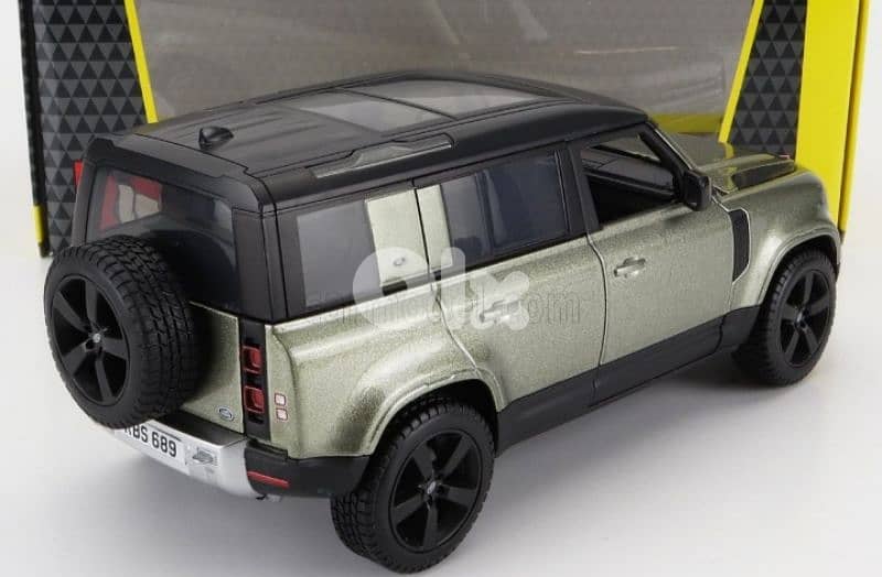 Land Rover Defender 110 diecast car model 1;24 2