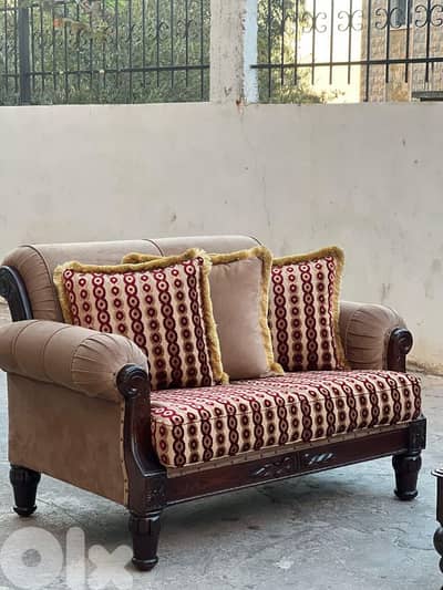 صالون ملكي خشب زان مستعمل بحالة جديدة