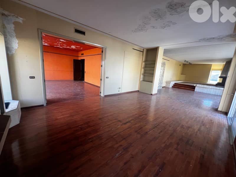 Apart Bir Hassan 450m² + 150m² Terrace, 4 Parking, Needs Upgrade 0