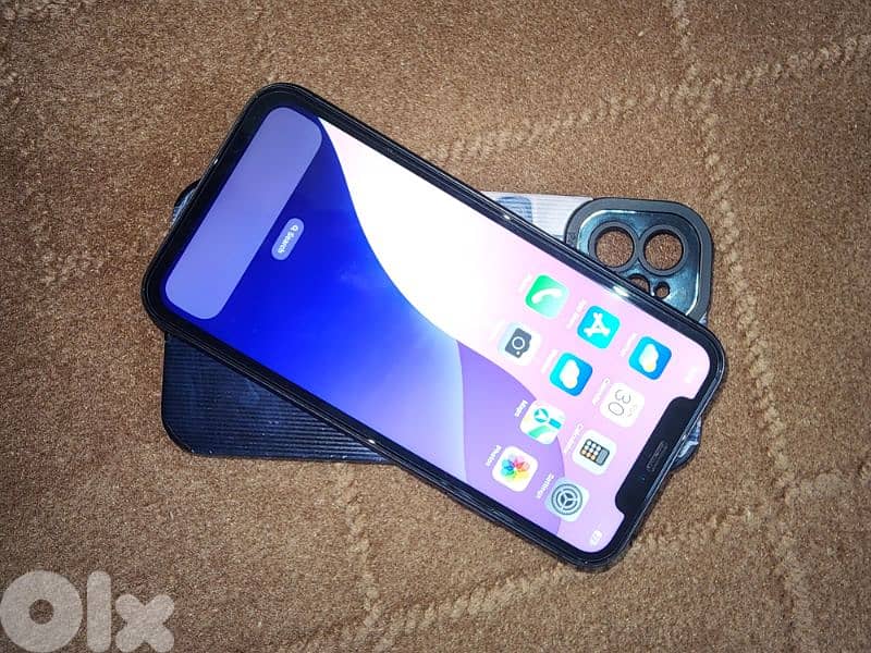 iphone 11 128gb broken back 0