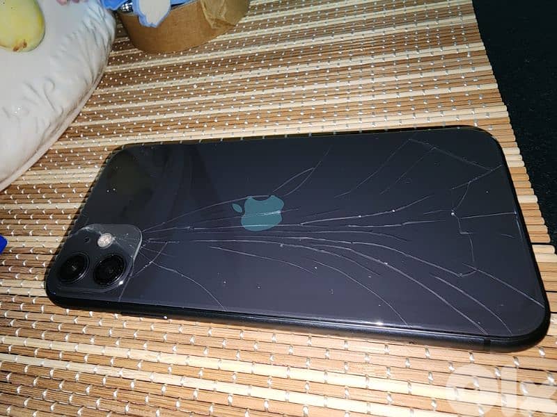 iphone 11 128gb broken back 5