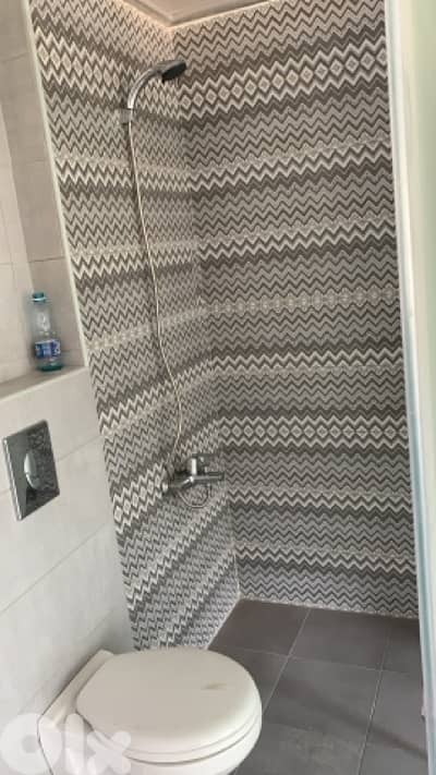 3 beds in a male dorm for rent للرجال ٣ أسرة للإيجار