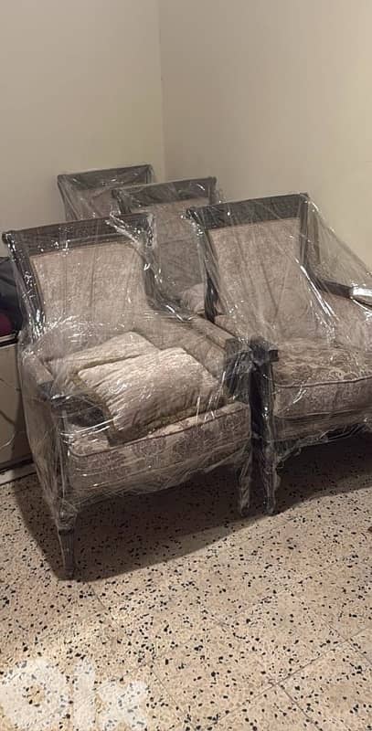 Full Salon with coffee table and side table 4