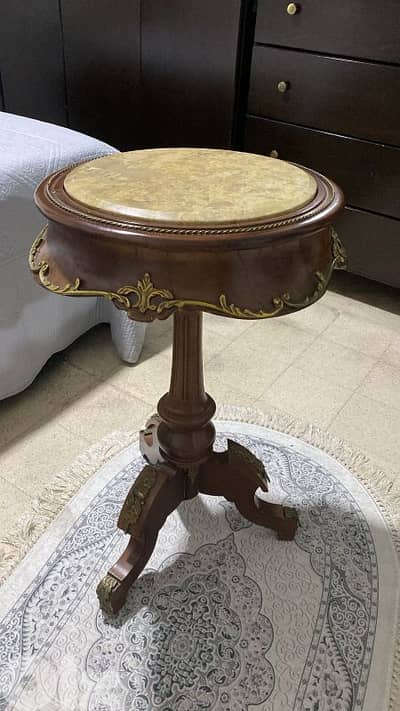 طاولة رخام تراثية