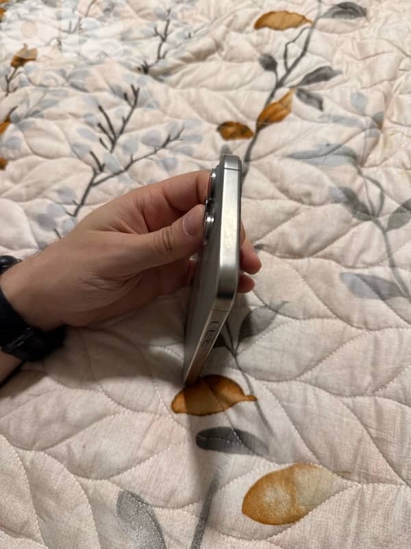 iPhone 15 PM 256GB 90% Battery 2