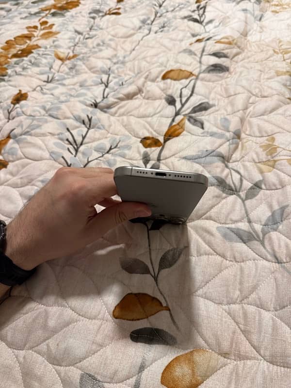 iPhone 15 PM 256GB 90% Battery 4