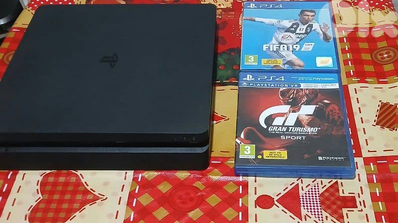 PS4 Slim 1TB + FIFA 19 and Gran Turismo Sport 0