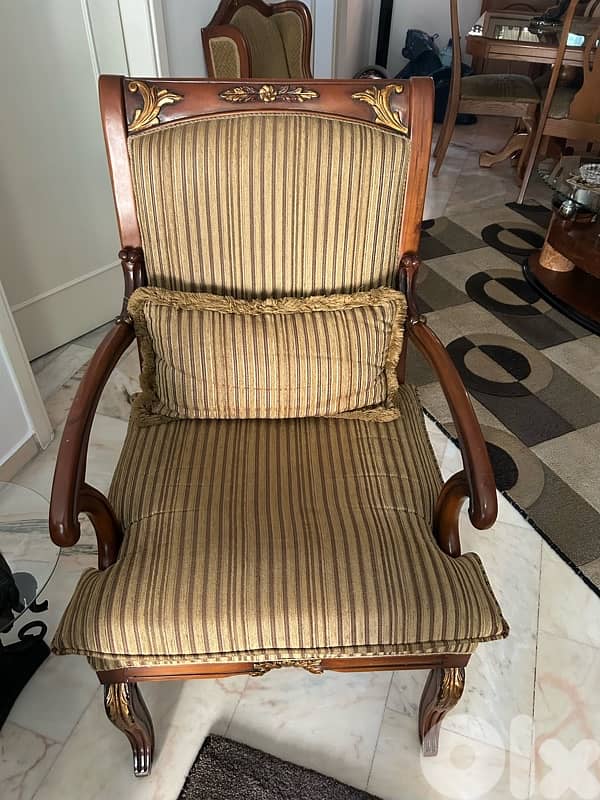 Used Furniture - فرش مستعمل 3