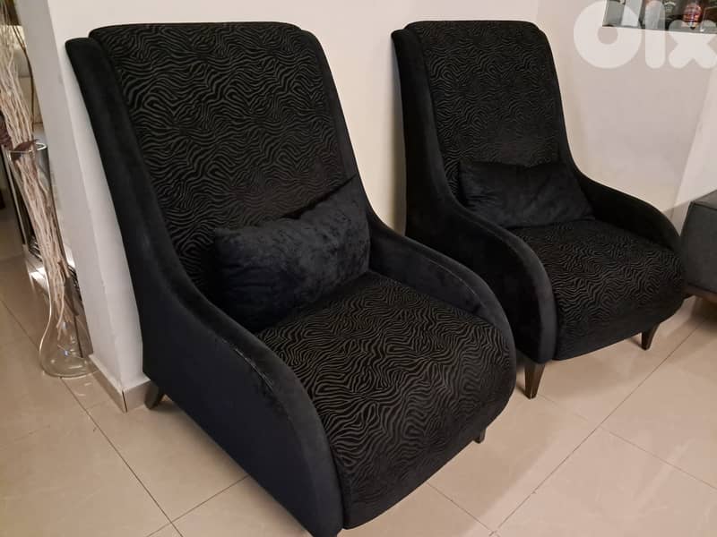 Like New. 2 arm chairs heavy duty . 700$ 1