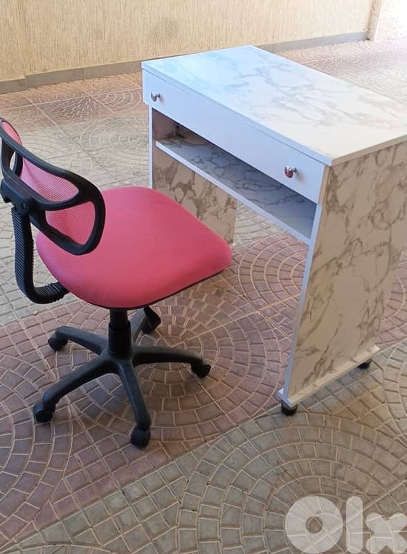 معدات مانيكور وباديكور كاملة بحالة ممتازة – جاهزة للعمل 2