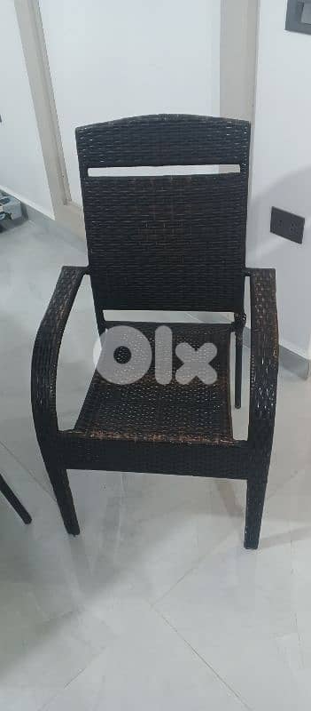 Table  with 6 chairs - 90$ 1