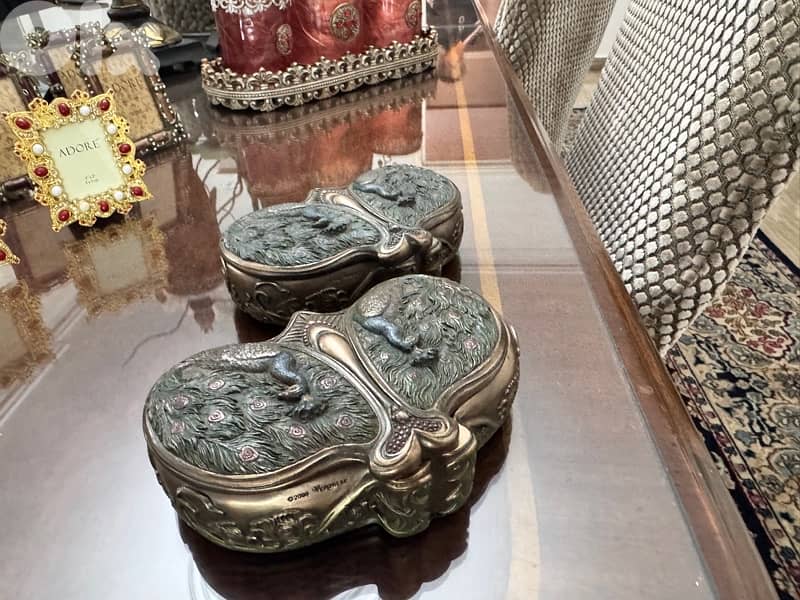 twin vintage jewelry boxes 0