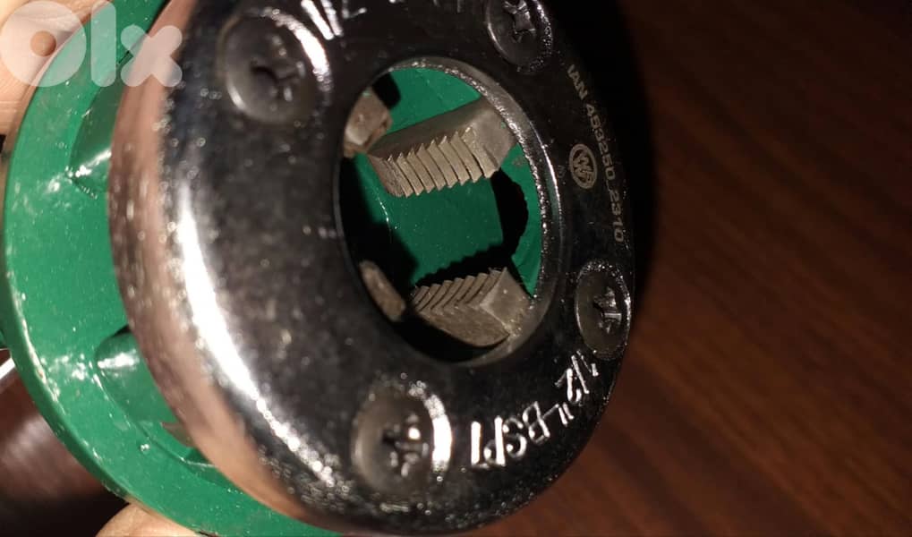 BSPT Pipe Threading Set  Parkside tools  40$ طقم قلاووز 3