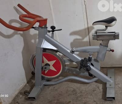 New Spining Bike للنوادي b 120 $