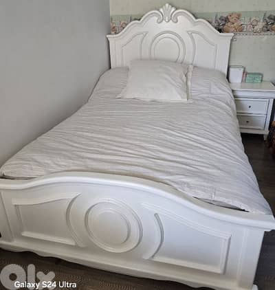 2 beds + 1 nighstand