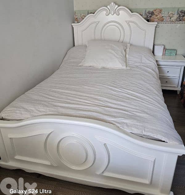 2 beds + 1 nighstand 0