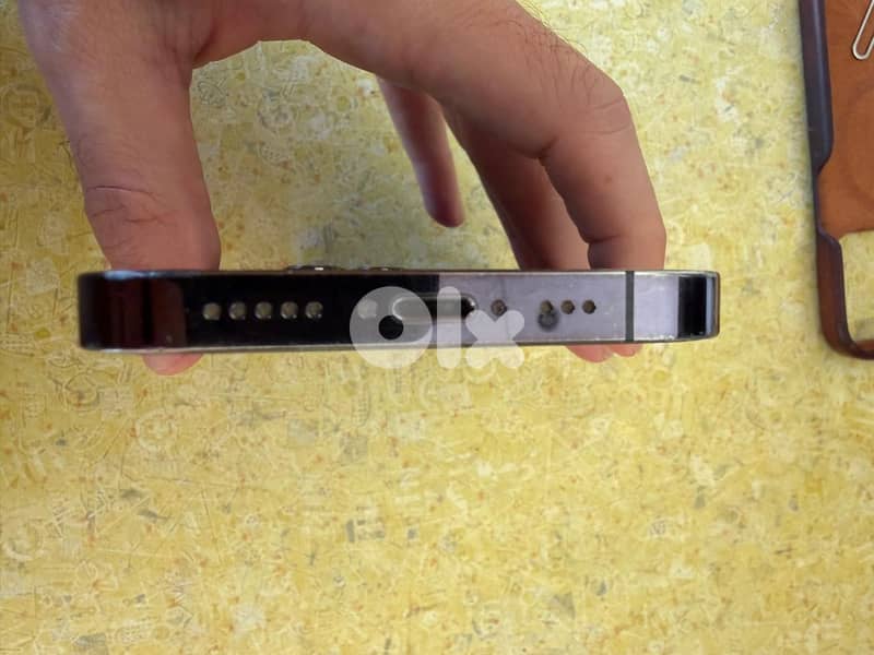 iPhone 14 Pro Battery 74% 3