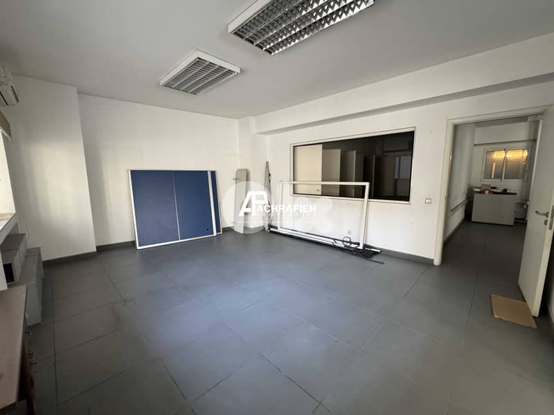 Office For Rent in Downtown - مكتب للأجار في وسط بيروت 0