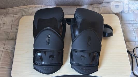Boxing & Muay Thai gloves VENUM (Original) + VENUM STRAPS
