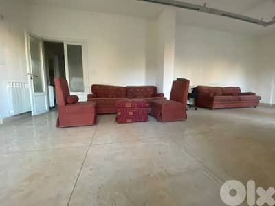 Office Space for Rent in Badaroمساحة مكتبية للإيجار في بدارو