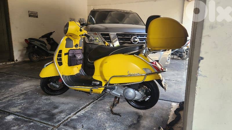 Vespa GTS Fully Accessoried 1