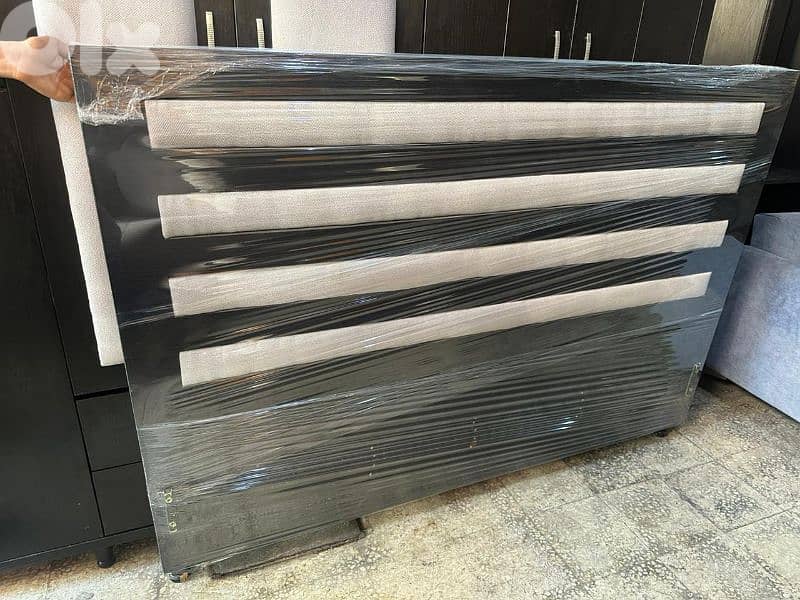 اوضة نوم عشر درف تخت مجوز مع فرشة اسفنج كتير مرتبة ونظيفة 3