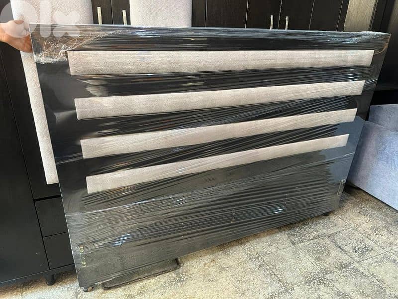 اوضة نوم عشر درف تخت مجوز مع فرشة اسفنج كتير مرتبة ونظيفة 8