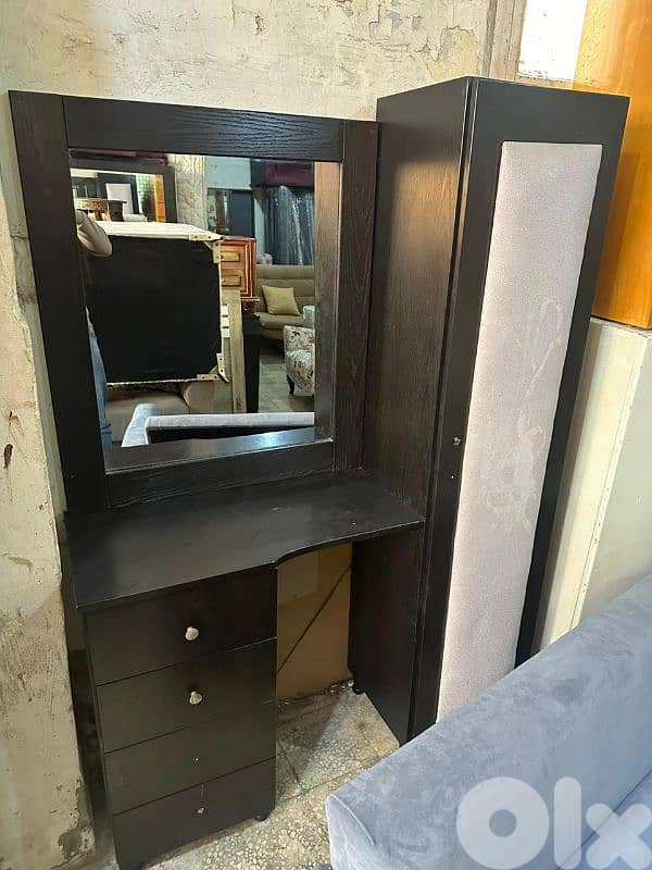 اوضة نوم عشر درف تخت مجوز مع فرشة اسفنج كتير مرتبة ونظيفة 9