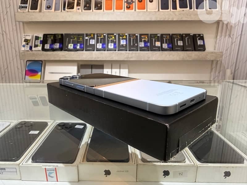 Samsung Z Flip 6 512Gb Like New: - Mint Condition 2