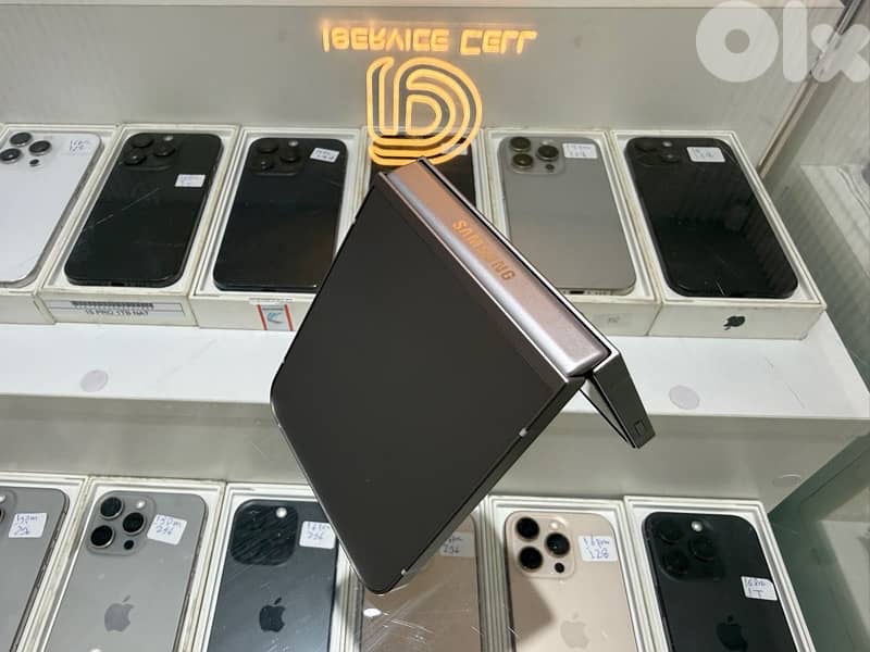 Samsung Z Flip 6 256Gb  Very Clean Condition: - Mint Condition 1