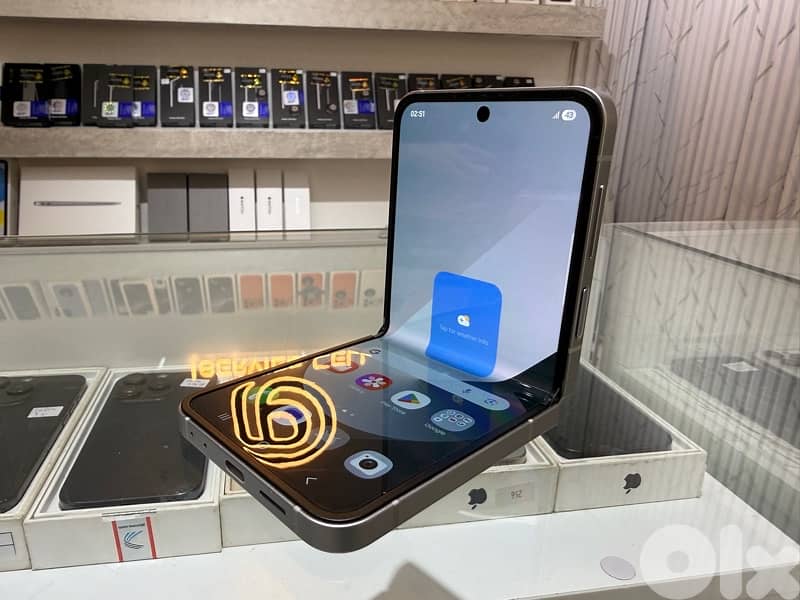 Samsung Z Flip 6 256Gb  Very Clean Condition: - Mint Condition 2