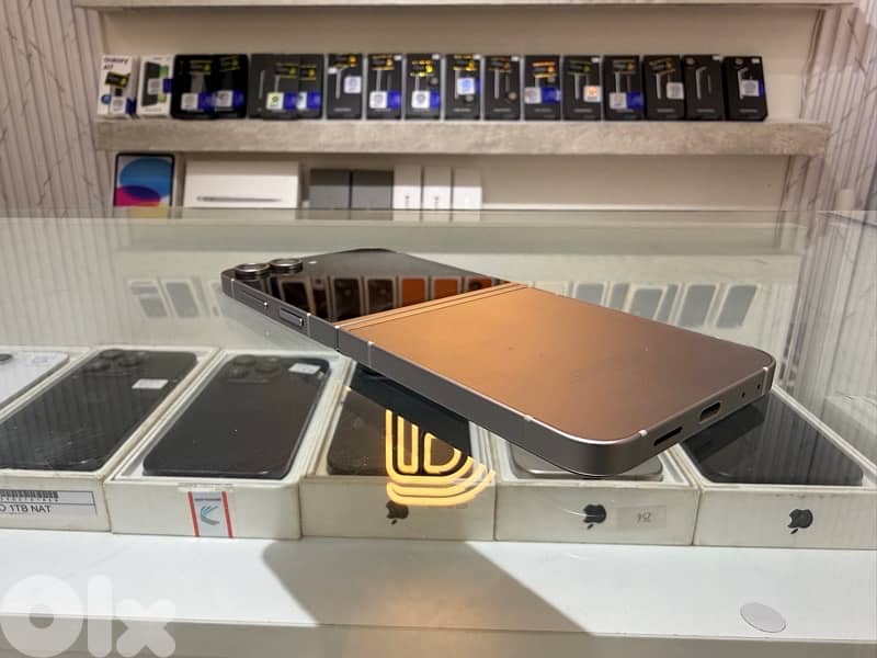 Samsung Z Flip 6 256Gb  Very Clean Condition: - Mint Condition 3