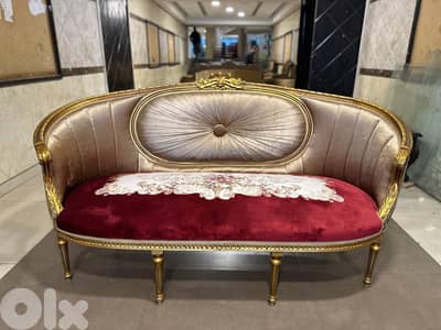 طقم كنبايات ستيل حفر خشب زان مصري ملبس ورق دهب خمس قطع وطاولة