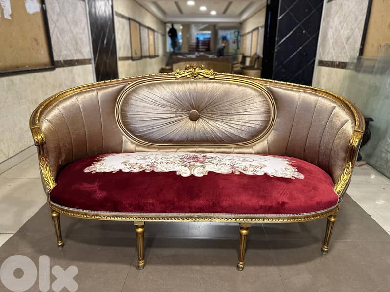 طقم كنبايات ستيل حفر خشب زان مصري ملبس ورق دهب خمس قطع وطاولة 0