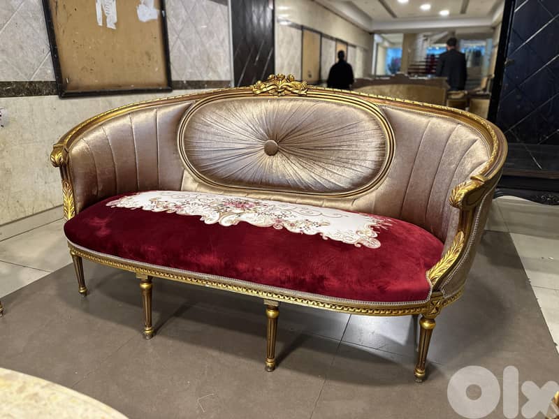 طقم كنبايات ستيل حفر خشب زان مصري ملبس ورق دهب خمس قطع وطاولة 1