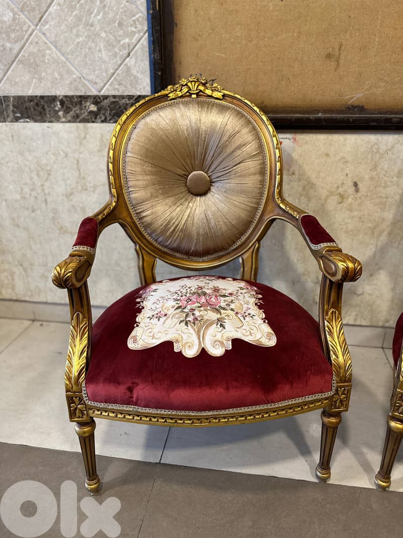 طقم كنبايات ستيل حفر خشب زان مصري ملبس ورق دهب خمس قطع وطاولة 4