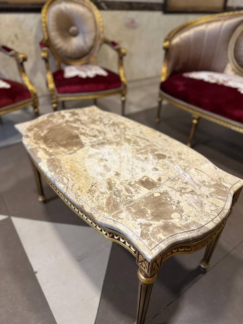 طقم كنبايات ستيل حفر خشب زان مصري ملبس ورق دهب خمس قطع وطاولة 5