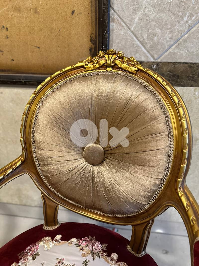 طقم كنبايات ستيل حفر خشب زان مصري ملبس ورق دهب خمس قطع وطاولة 6